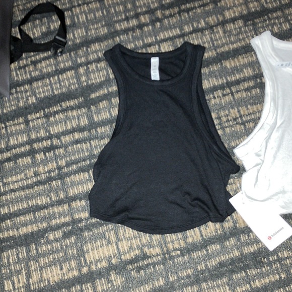NWT Lululemon Hold Tight Cropped Tank Top - Picture 8 of 8